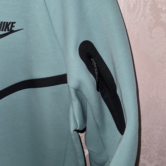 Nike Black and Teal Hooded Jacket - Picture 4 of 10